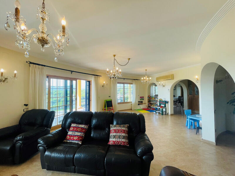 6 bedroom Villa for sale