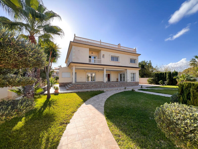 Villa en venta en Cabo Roig, Alicante