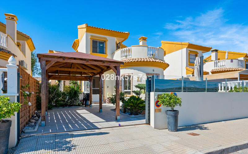 3 спальная комната вилла продается