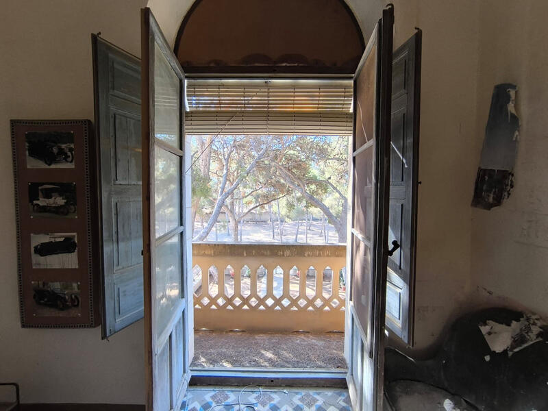 15 soverom Herregård til salgs