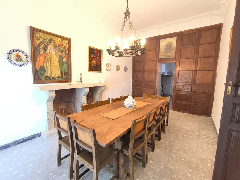 15 soverom Herregård til salgs