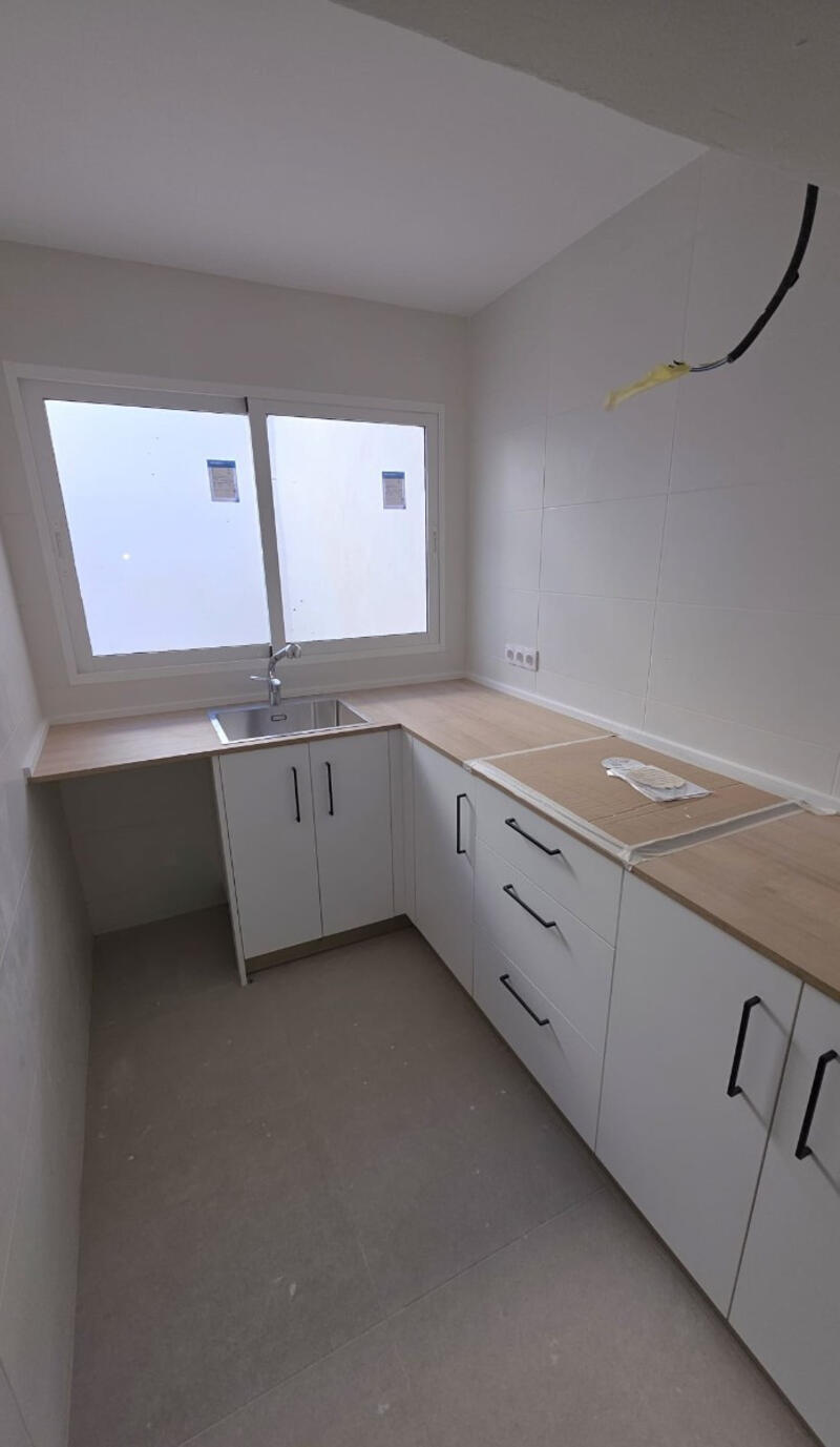 3 slaapkamer Gezinswoning Te koop 3 slaapkamer Gezinswoning Te koop