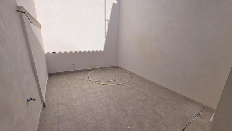 3 slaapkamer Gezinswoning Te koop 3 slaapkamer Gezinswoning Te koop