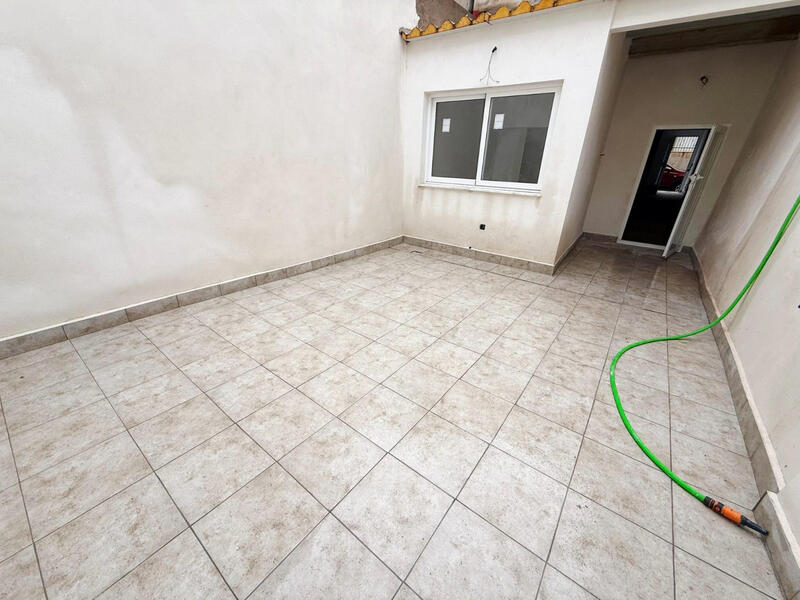 3 slaapkamer Gezinswoning Te koop 3 slaapkamer Gezinswoning Te koop