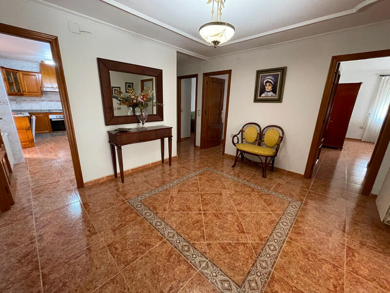 5 bedroom Townhouse for sale