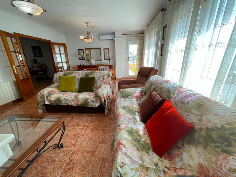 5 bedroom Townhouse for sale