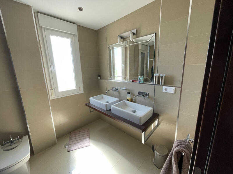 6 Schlafzimmer Villa zu verkaufen 6 Schlafzimmer Villa zu verkaufen