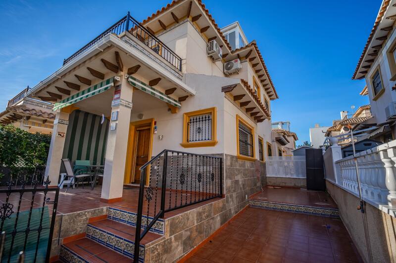 Villa for sale in La Zenia, Alicante