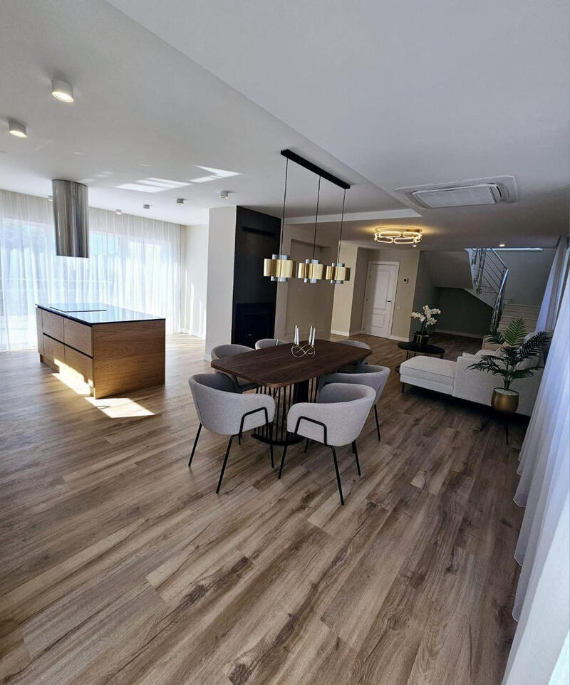 4 Cuarto Villa en venta