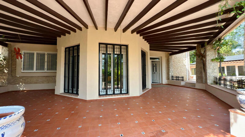6 bedroom Villa for sale