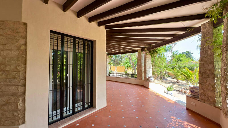 6 bedroom Villa for sale