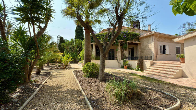 6 bedroom Villa for sale