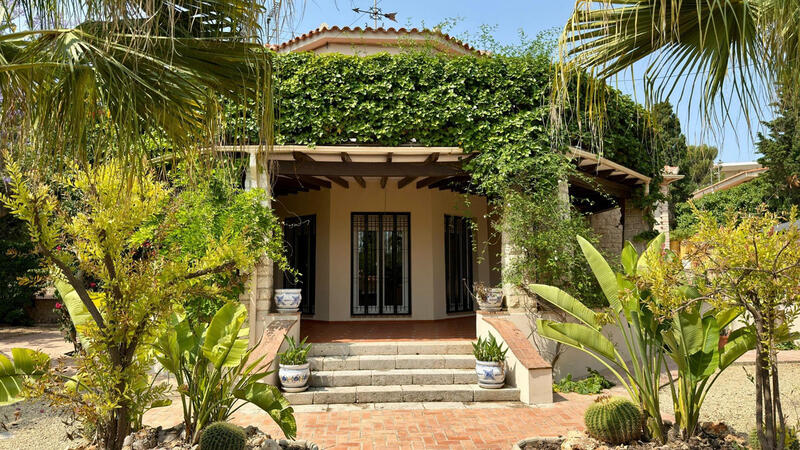 6 bedroom Villa for sale