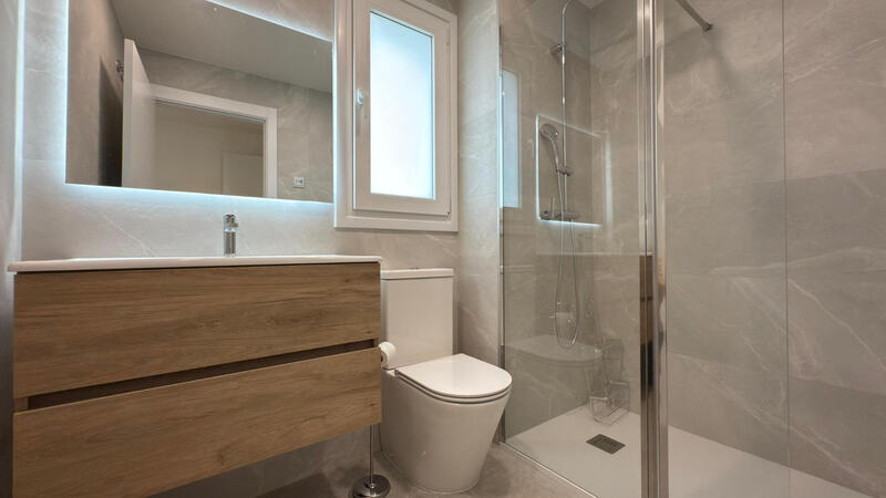 5 bedroom Townhouse for sale