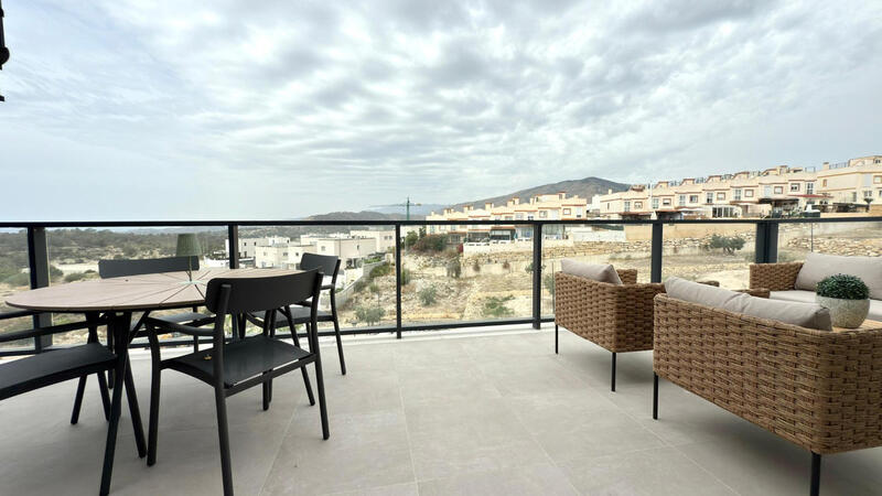 5 bedroom Townhouse for sale