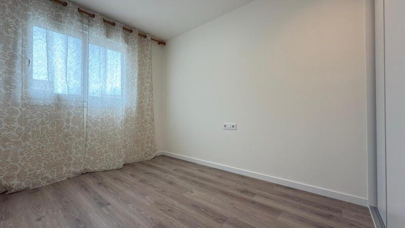 5 bedroom Townhouse for sale