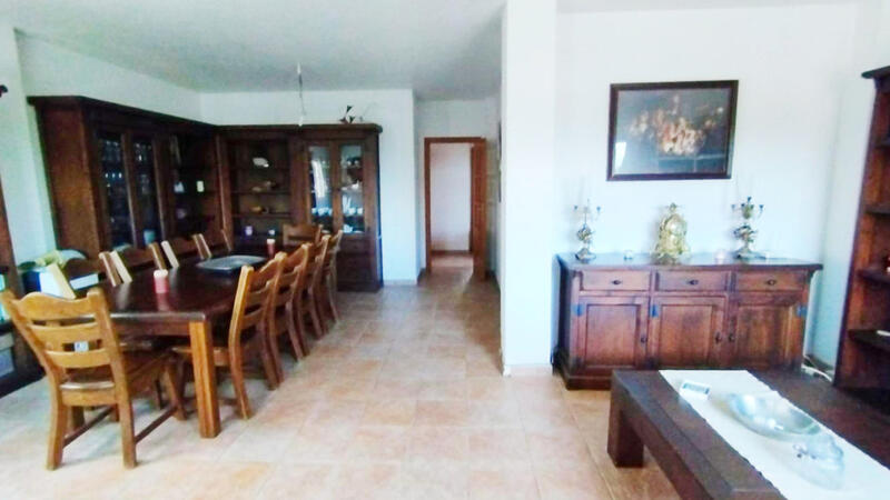 6 bedroom Villa for sale