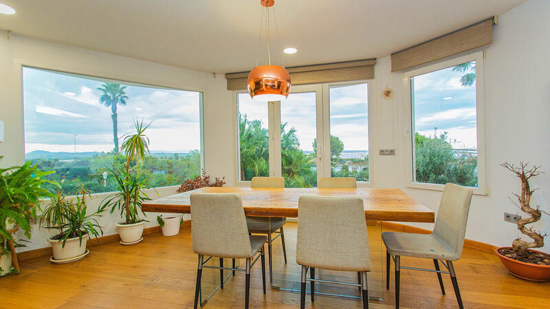 6 bedroom Villa for sale