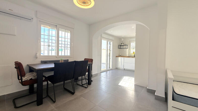 2 bedroom Townhouse for sale