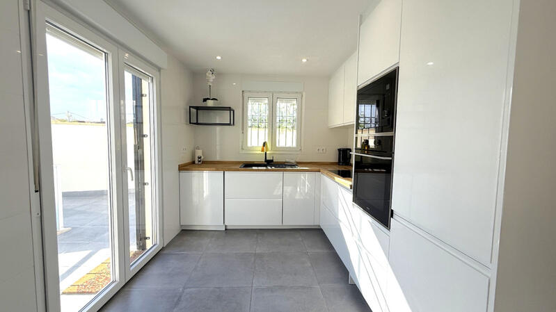 2 bedroom Townhouse for sale