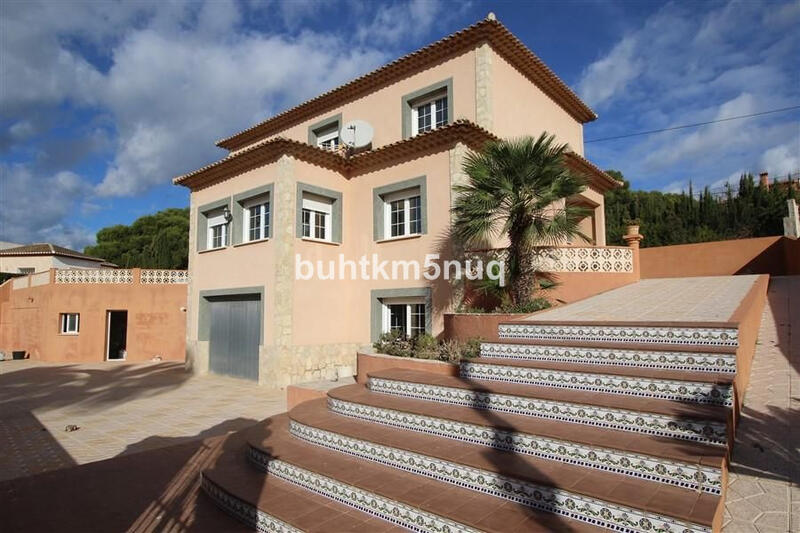 Villa for sale in Pinoso, Alicante