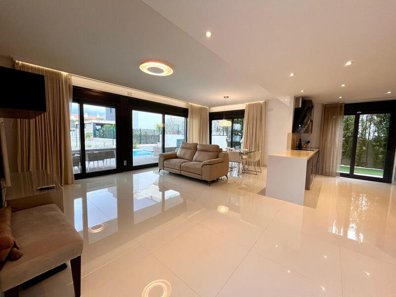 4 slaapkamer Villa Te koop