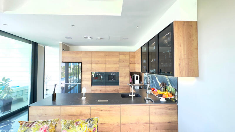 6 bedroom Villa for sale