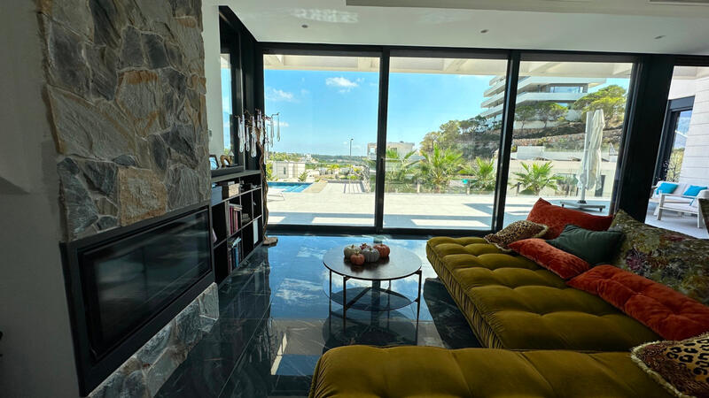 6 bedroom Villa for sale