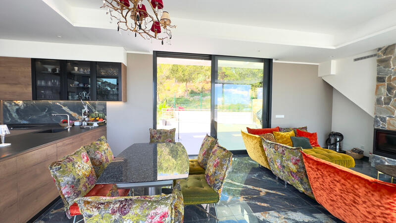 6 bedroom Villa for sale