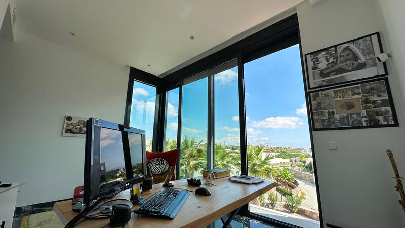 6 bedroom Villa for sale