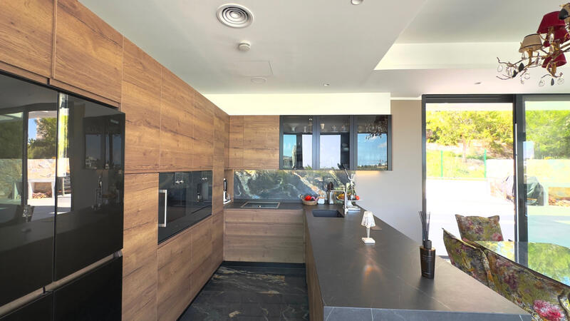 6 bedroom Villa for sale