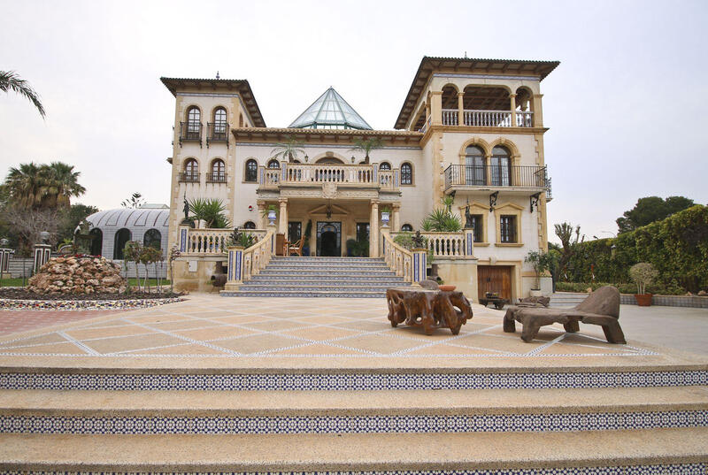 Villa til salg i Villamartin, Alicante