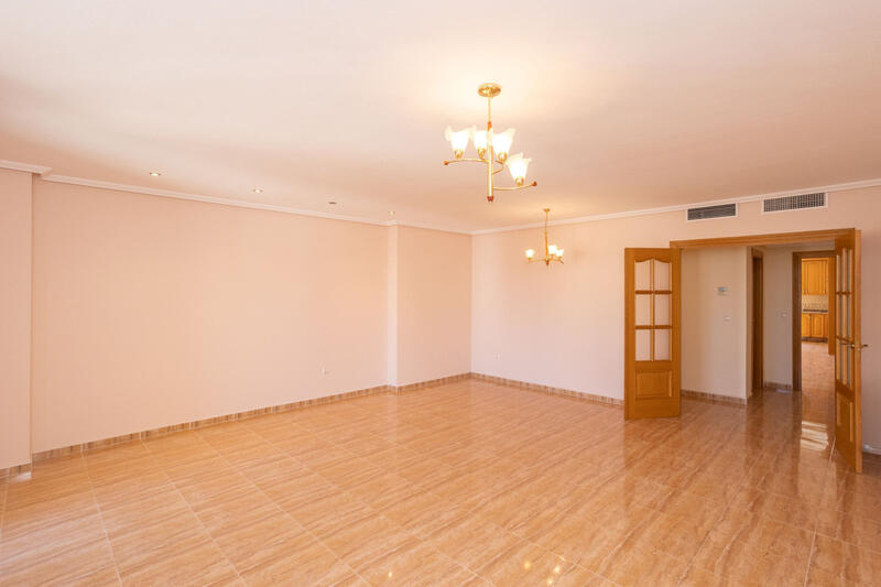 4 Schlafzimmer Stadthaus zu verkaufen