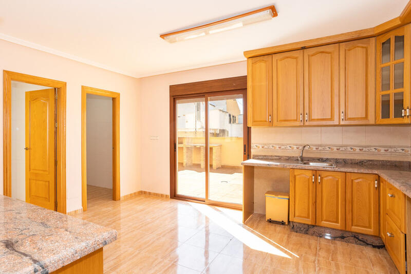 4 Schlafzimmer Stadthaus zu verkaufen