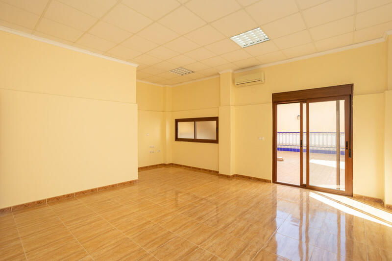 4 Schlafzimmer Stadthaus zu verkaufen