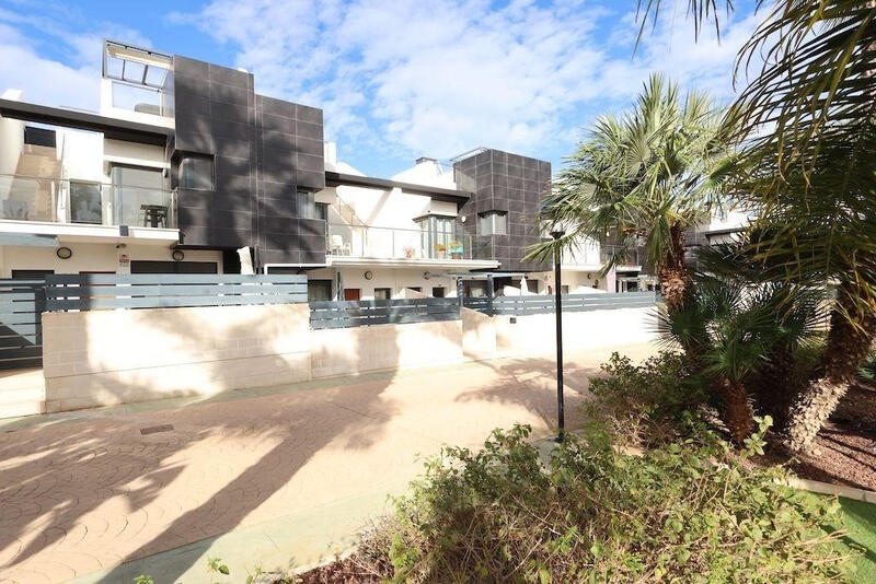 3 bedroom Townhouse for sale