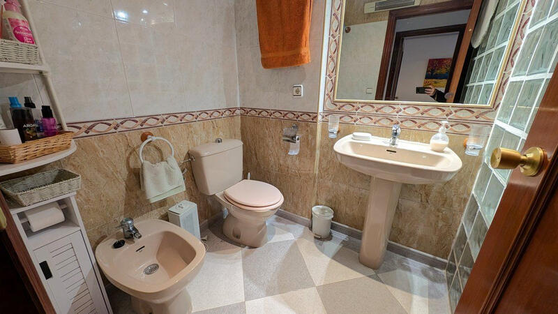 4 bedroom Apartment for sale