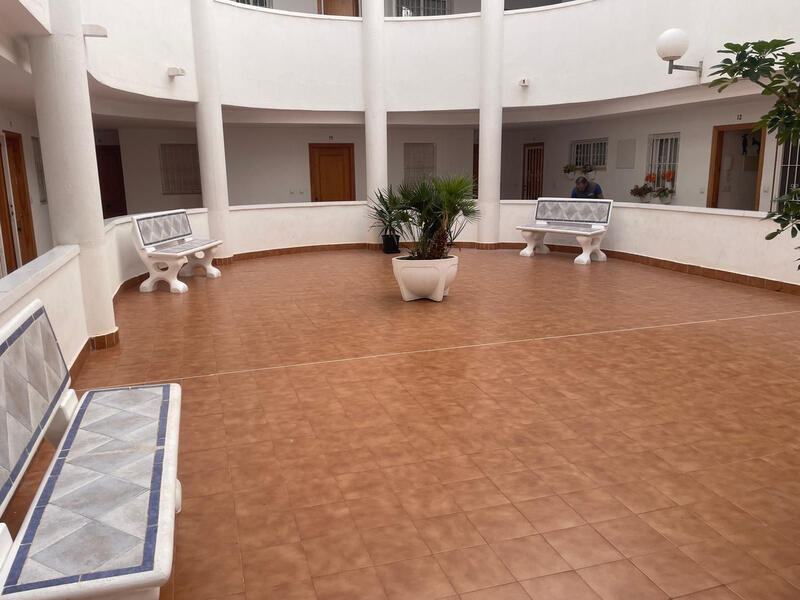 2 slaapkamer Appartement Te koop 2 slaapkamer Appartement Te koop