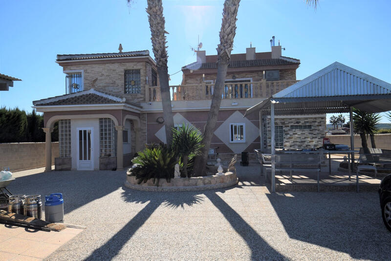 Villa for sale in Guardamar del Segura, Alicante