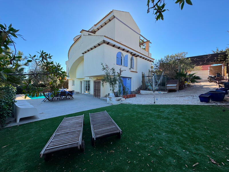 5 bedroom Villa for sale