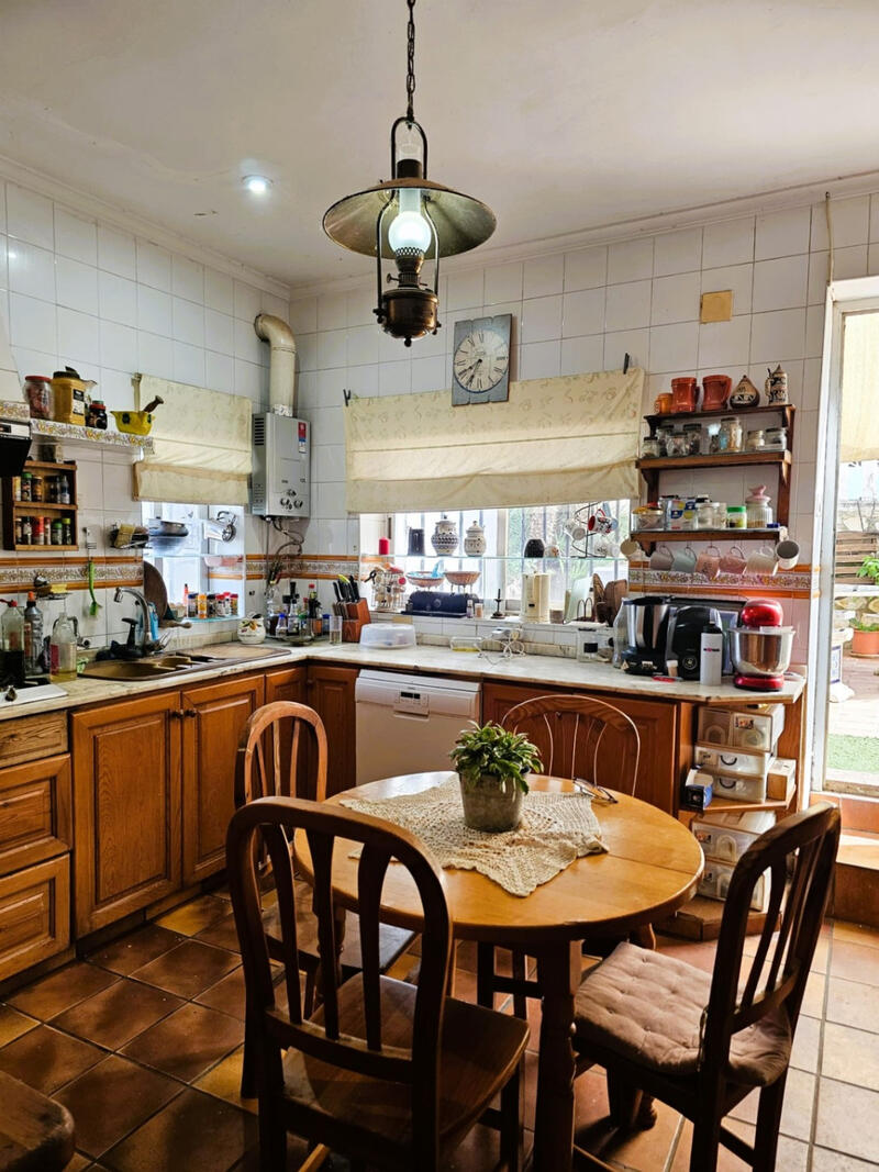 6 bedroom Villa for sale