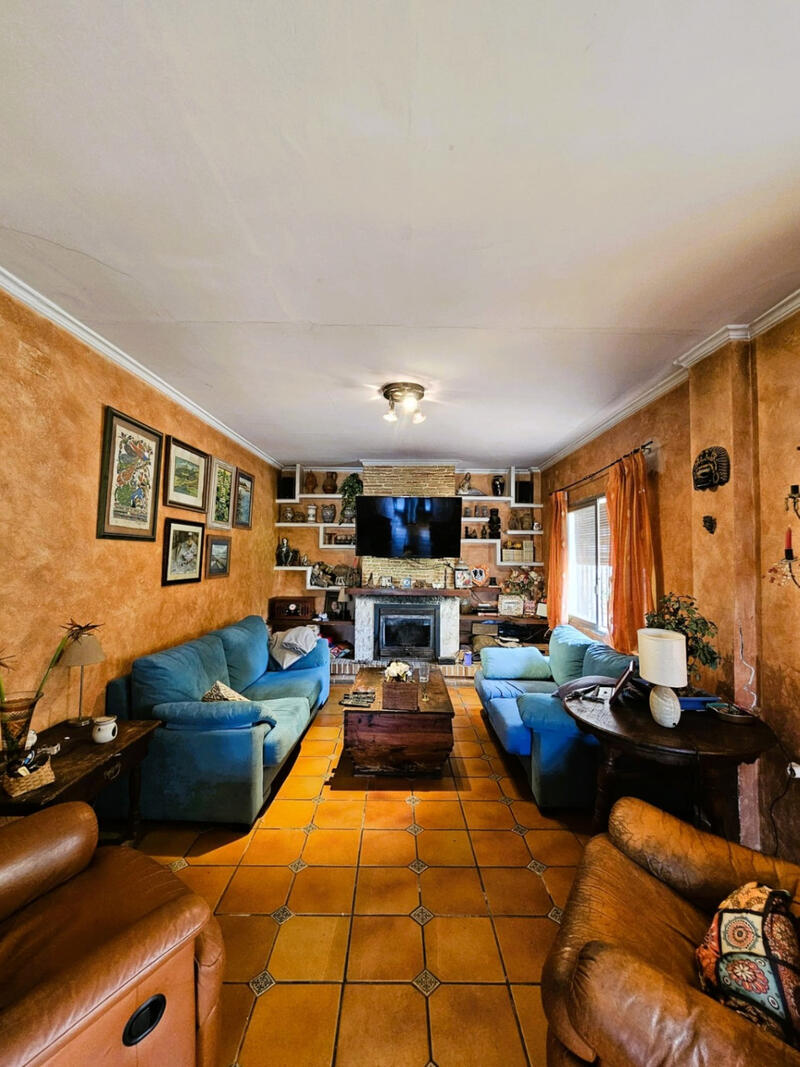 6 bedroom Villa for sale