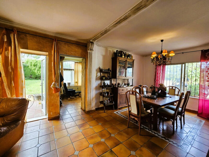 6 bedroom Villa for sale