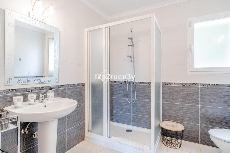 6 bedroom Villa for sale