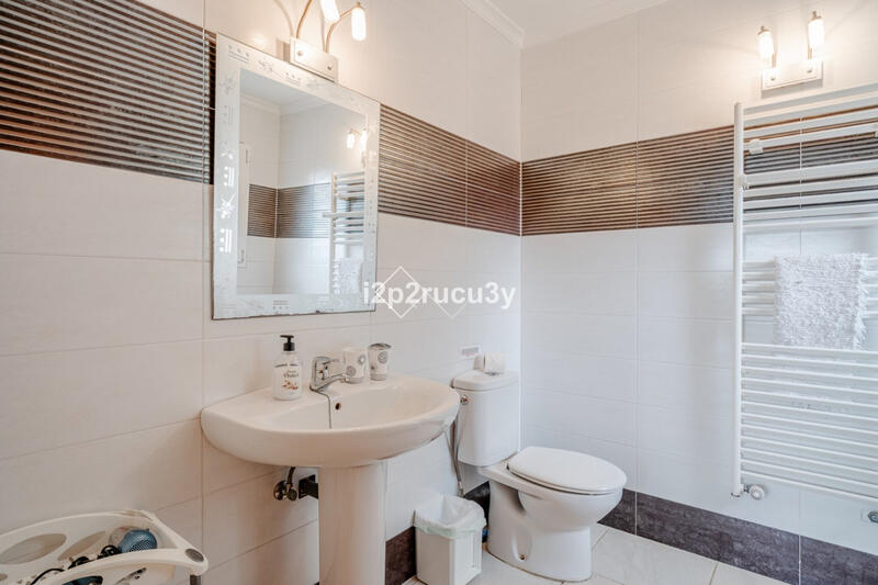 6 bedroom Villa for sale