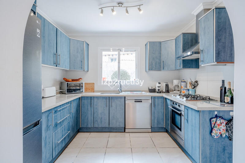 6 bedroom Villa for sale