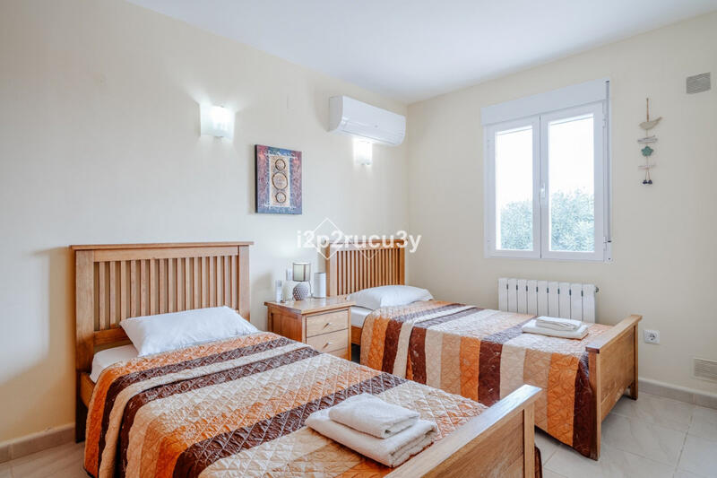 6 bedroom Villa for sale