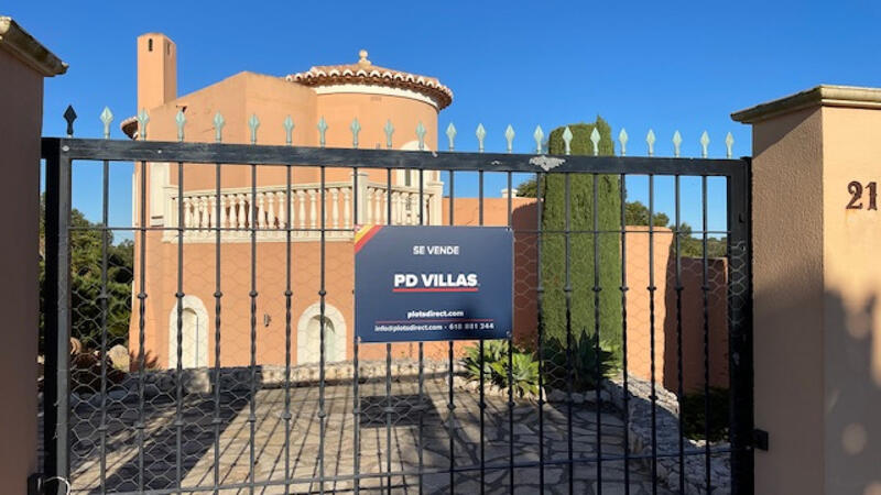 4 спальная комната вилла продается