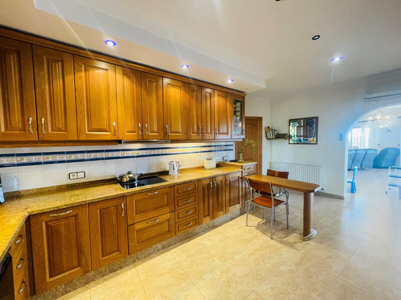 6 bedroom Villa for sale