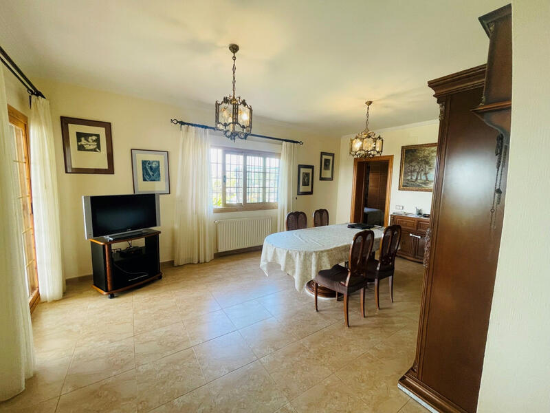 6 bedroom Villa for sale